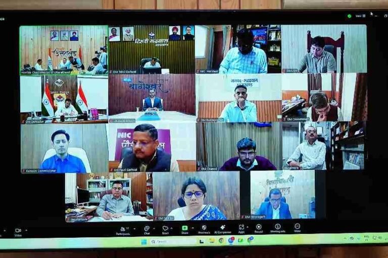 मुख्यमंत्री ने जिलाधिकारियों को दिए निर्देश- जनसेवाओं में सुधार, सड़कों की मरम्मत, पेयजल आपूर्ति व वन अग्नि नियंत्रण पर दिया जाए विशेष जोर