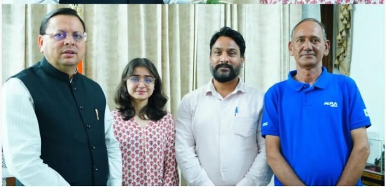 मुख्यमंत्री पुष्कर सिंह धामी ने रश्मि के माता-पिता से मुलाकात कर दी शुभकामनाएं, सामान्य परिवार की बेटी को जापान में मिली नौकरी