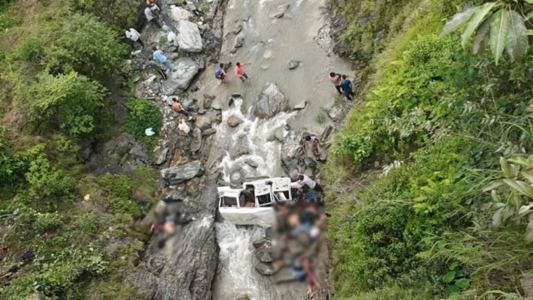 दुखद खबर: उत्तराखंड में दर्दनाक सड़क हादसा 8 लोगों की दर्दनाक मौत, सीएम पुष्कर सिंह धामी ने जताया दुख