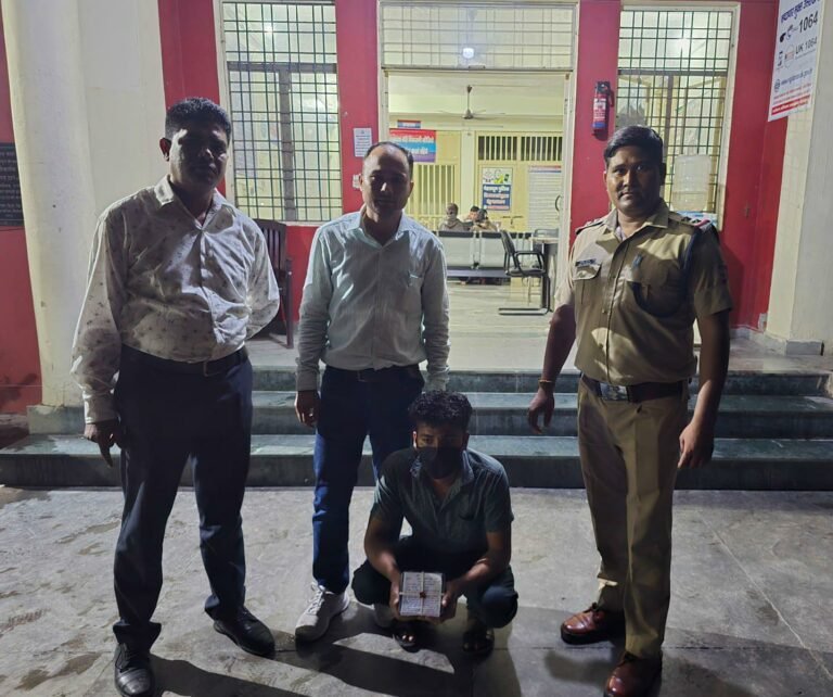 Breaking : एसएसपी देहरादून को मिली गोपनीय सूचना पर दून पुलिस को मिली बडी सफलता,   ऑपरेशन कालनेमि” के तहत दून पुलिस की बड़ी कार्रवाई,  अवैध रूप से रह रहे बांग्लादेशी डॉक्टर को किया गिरफ्तार