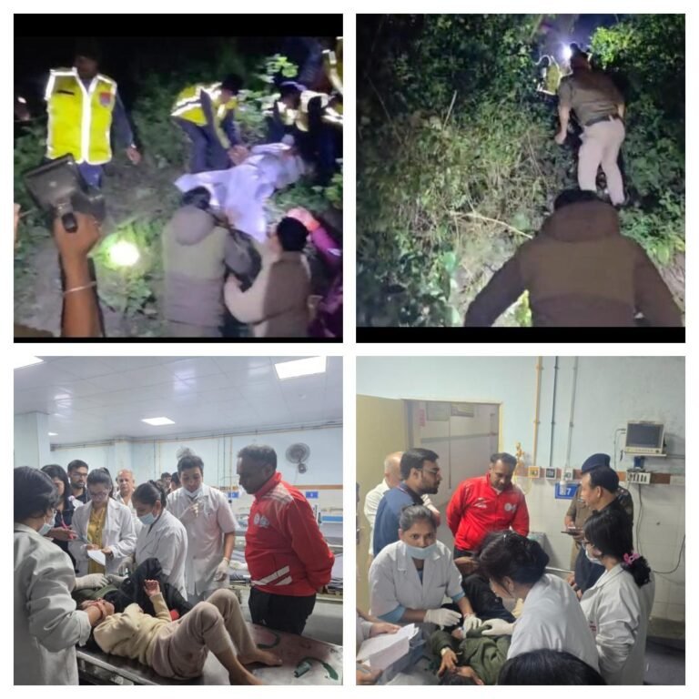 नैनीताल पुलिस–एसडीआरएफ की तेज व साहसिक रेस्क्यू कार्यवाही  श्रद्धालुओं की जान बनी पुलिस की प्राथमिकता — गहरी खाई से 15 लोगों का रेस्क्यू  SSP NAINITAL मंजुनाथ टी.सी. देर रात्रि घायलों का हाल जानने पहुंचे अस्पताल